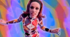 Deee-Lite - Groove Is In The Heart - official music video